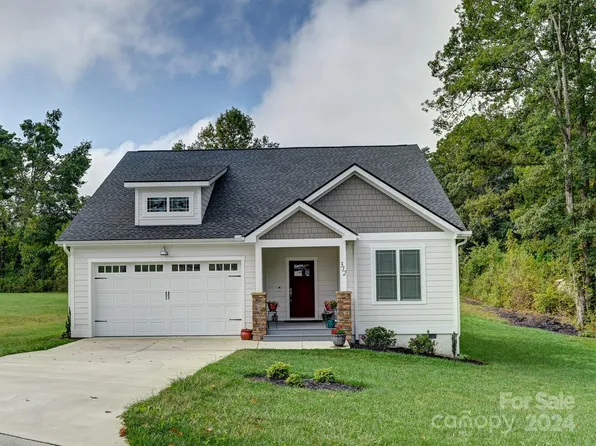 312 Windy Acres Knoll Dr, Hendersonville, NC 28792