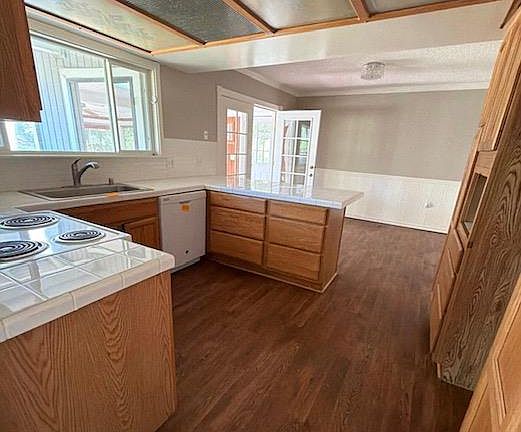 3rd image of 114 Rainier Cir