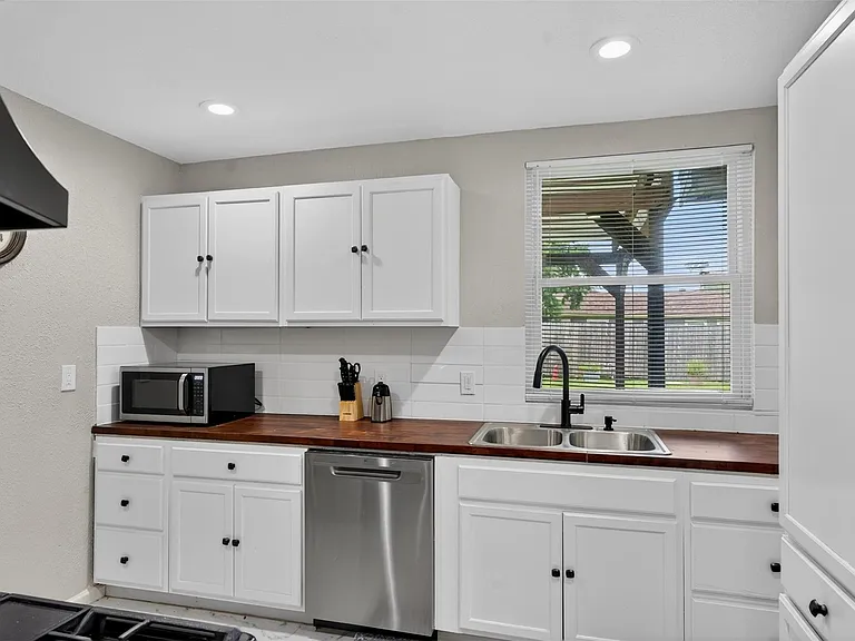 3863 Arbor St — Photo 24