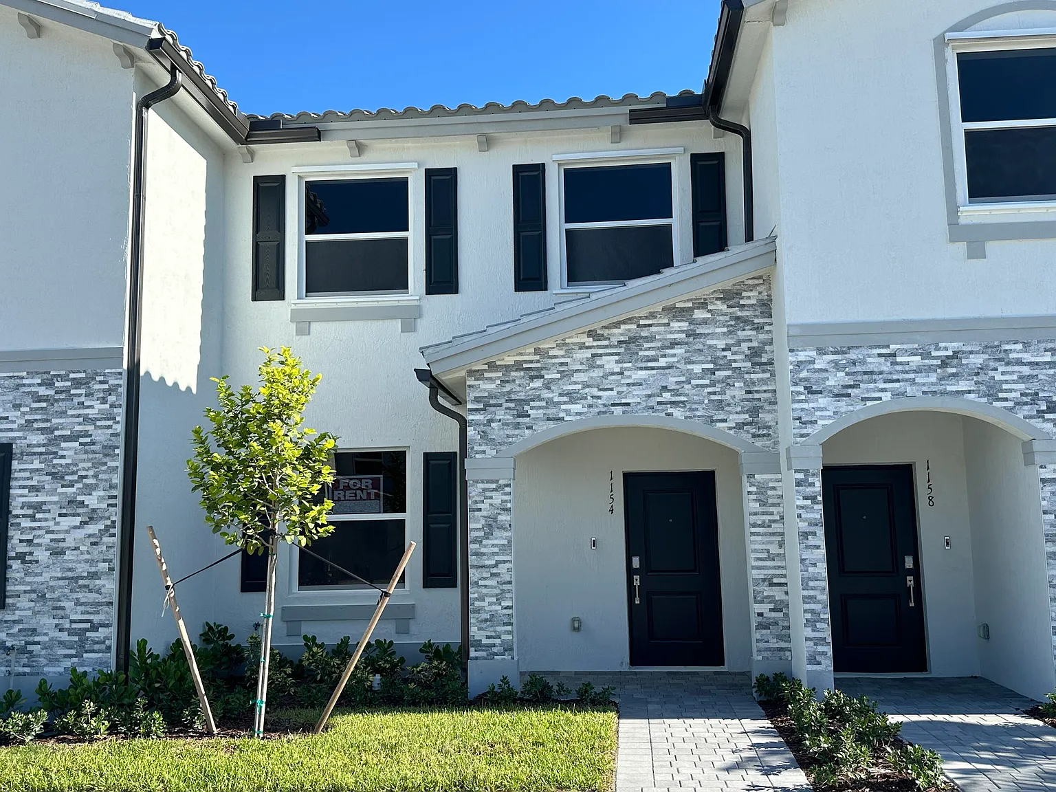 3 bed, 2.5 bath, 1330 sqft, $2,500 — Photo 1