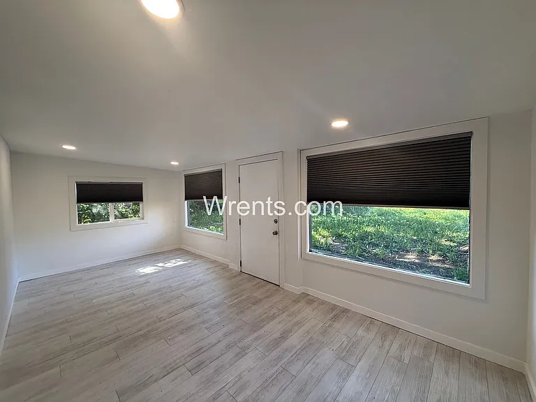 571 E Fairview Ave — Photo 10