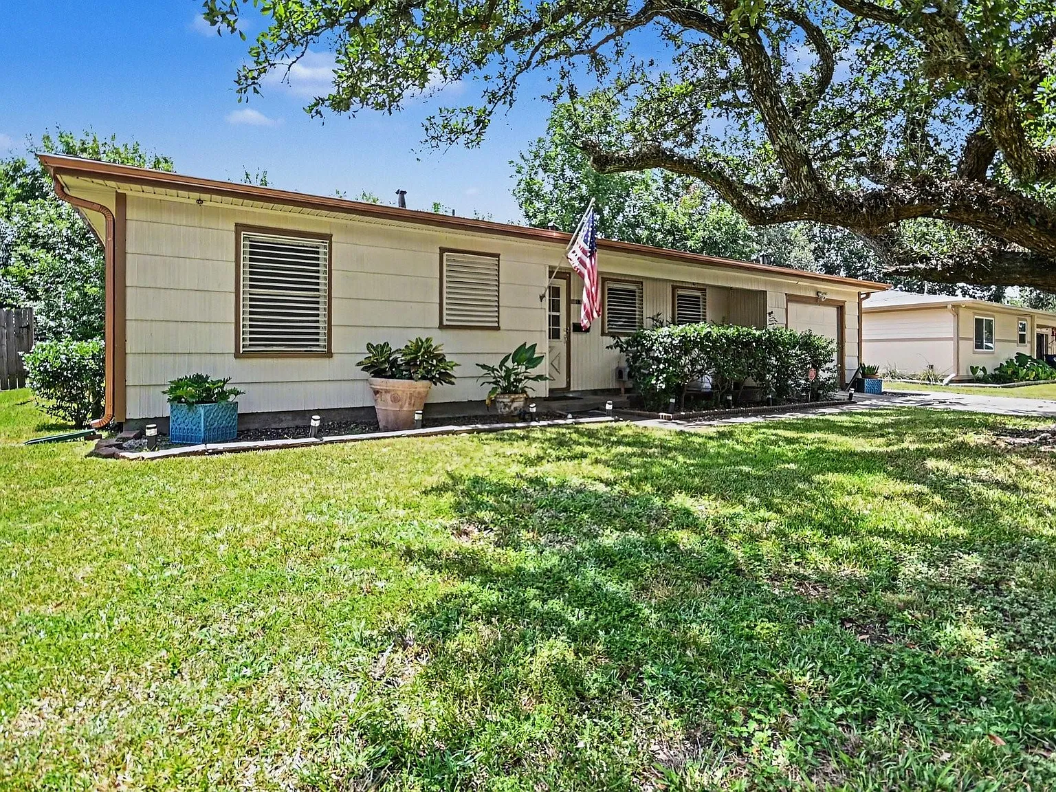 4 bed, 1.5 bath, 1557 sqft, $1,750 — Photo 2