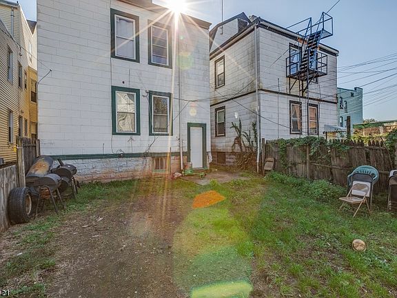 5th image of 455 N Grove St #2