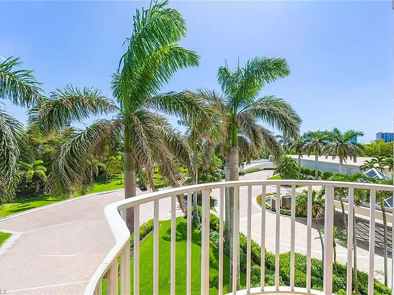 8111 Bay Colony Dr #204 — Photo 31