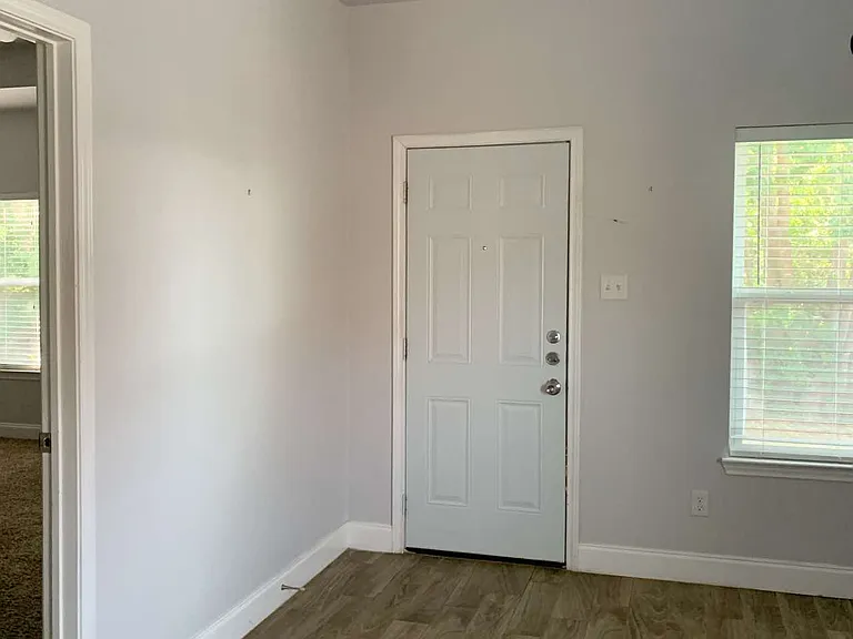 2417 Norway Dr — Photo 10