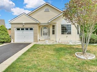 2 Harrow Ct, Toms River, NJ