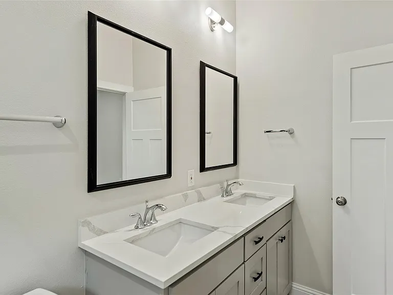 502 S Clinton Ave — Photo 10