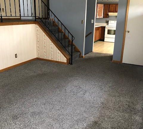 5th image of 1074 Amherst Dr