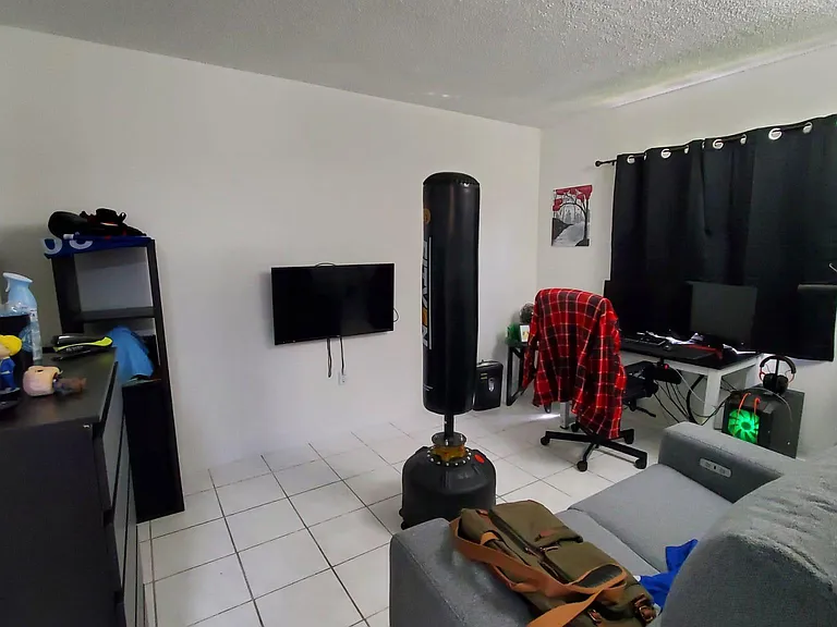 Guess Room 1