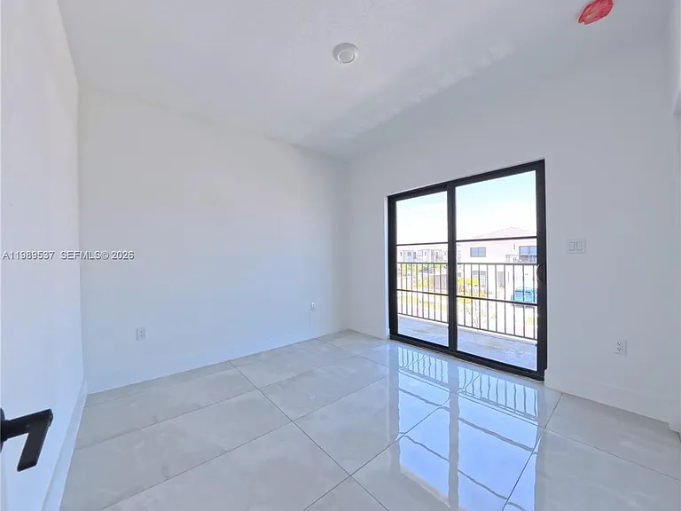 1374 NW 1st St — Photo 13