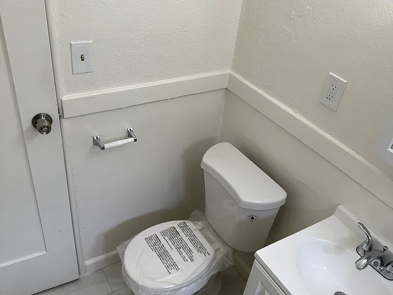 628 E Elk Ave #101 — Photo 18