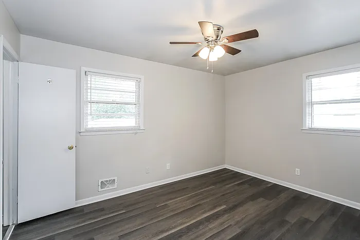 1115 Terrace Cir — Photo 9