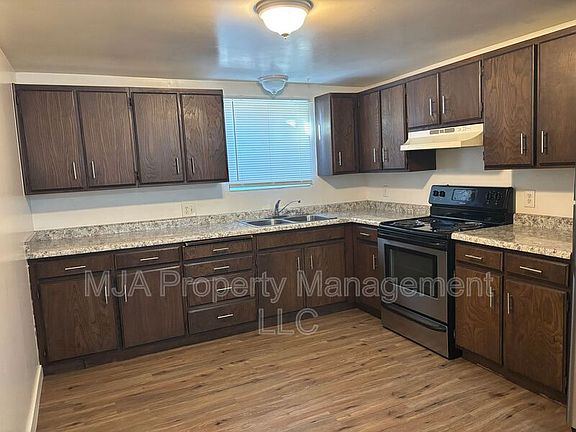 4th image of 271 N 300th St W