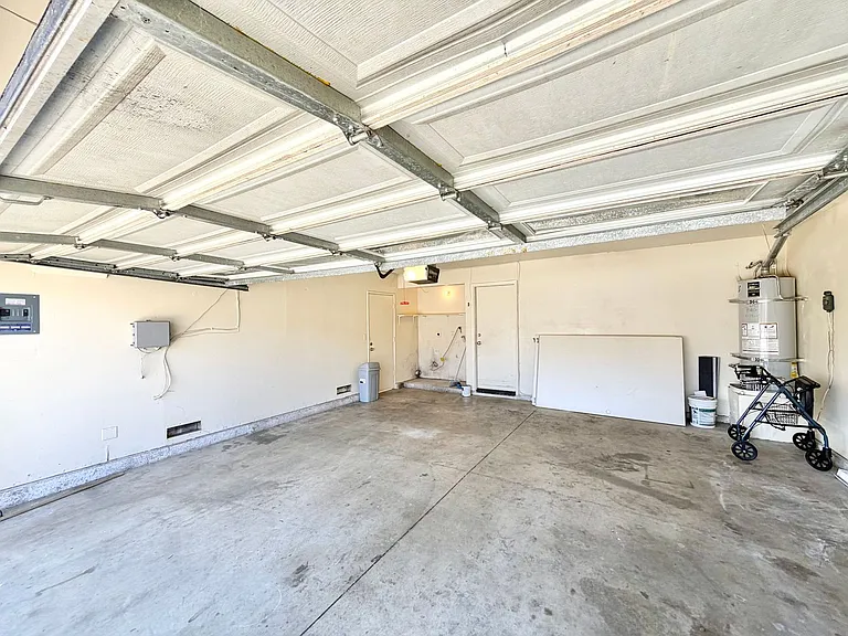 541 Ocean Ave — Photo 32