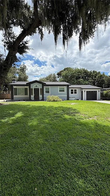 2 bed, 1.0 bath, 940 sqft, $2,300 — Photo 1