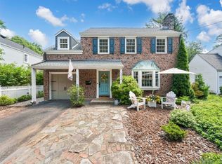 326 Ridgewood Rd, West Hartford, CT 06107