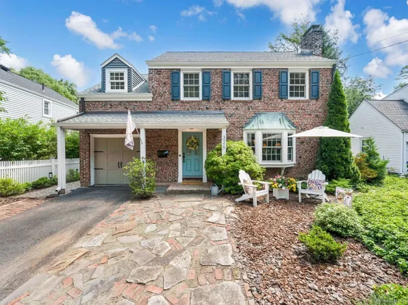 326 Ridgewood Road, West Hartford, CT 06107