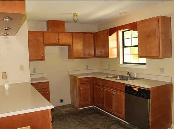 3rd image of 219 17th St