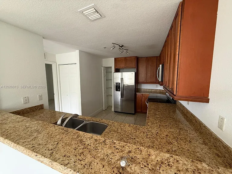 107 Mendoza Ave #201 — Photo 5