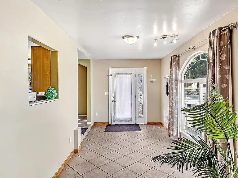 1420 Pinyon Ave — Photo 2
