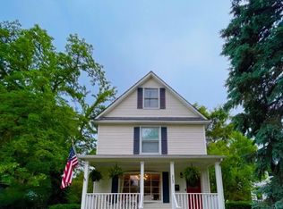 203 4th St, Libertyville, IL