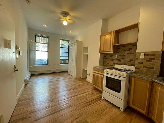 3rd image of 57 Clinton St Front 1C