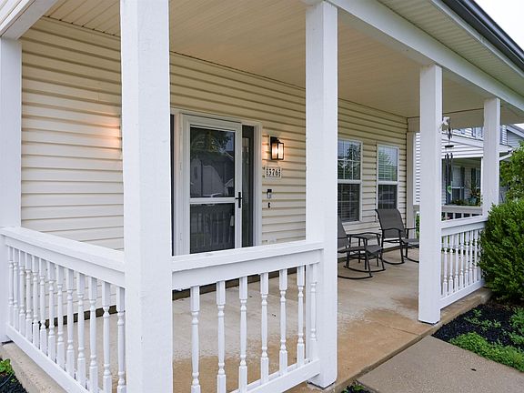 4th image of 376 Ariel Dr