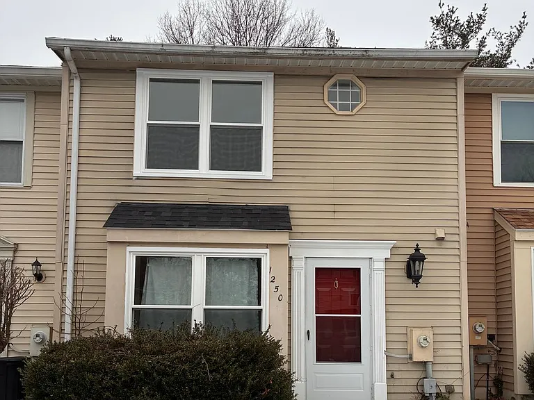 1250 Independence Sq — Photo 1