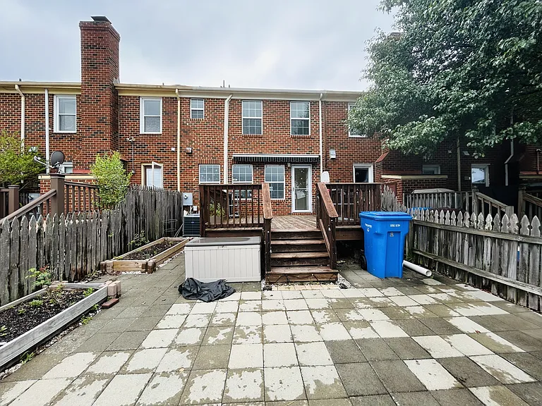 1823 Volvo Pkwy — Photo 25