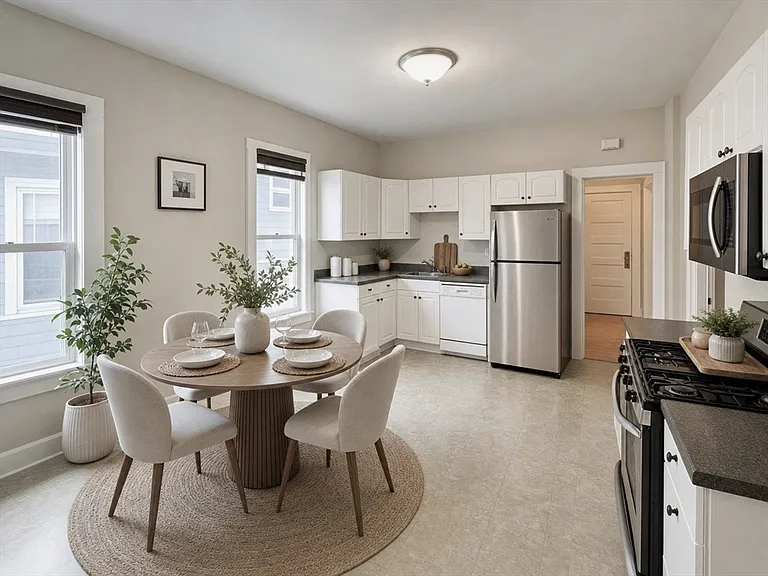 100 Lonsdale St #2 — Photo 2