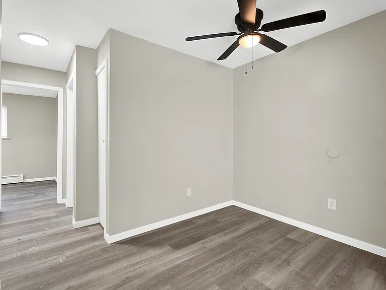 Pierre Manor Apartments — Photo 18
