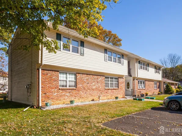 56 Galewood Dr APT A, Matawan, NJ 07747