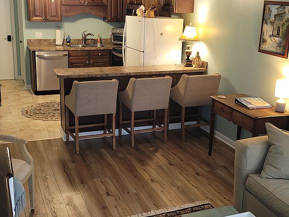 5th image of 301 Commerce Way #306