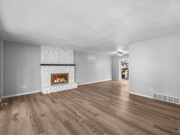 4th image of 111 S Ridgewood Dr