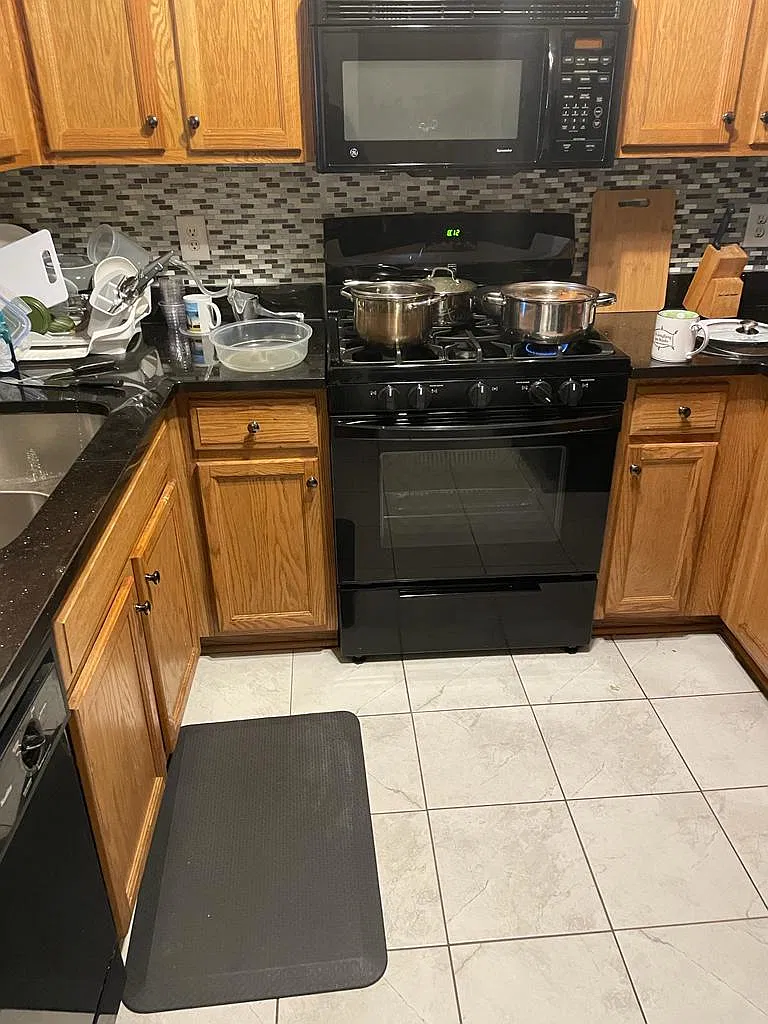 2 bed, 1276 sqft, $2,400 — Photo 4