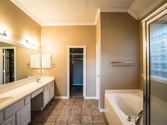 3rd image of 4727 Tremont Glen Ln