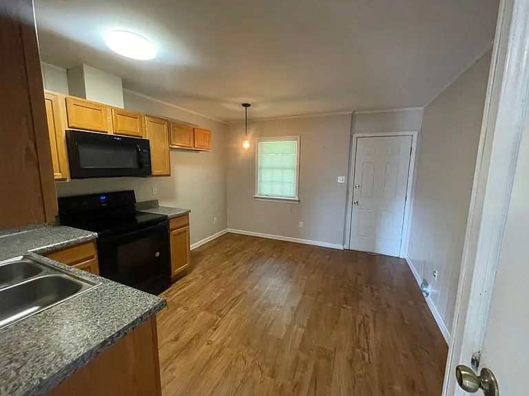 1705 Snowden Dr SE — Photo 5