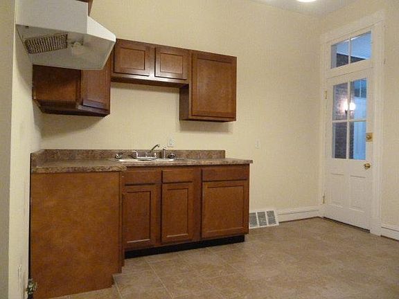 5th image of 1020 Allen Ave