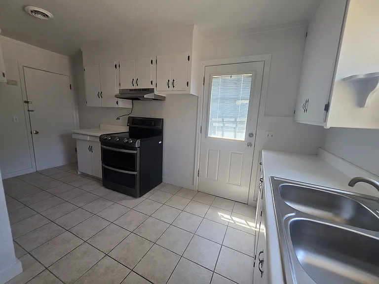 3247 NW 47th St — Photo 19