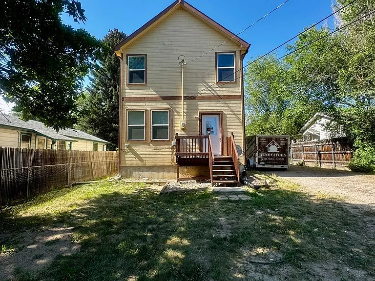 2429 E Monument St — Photo 30