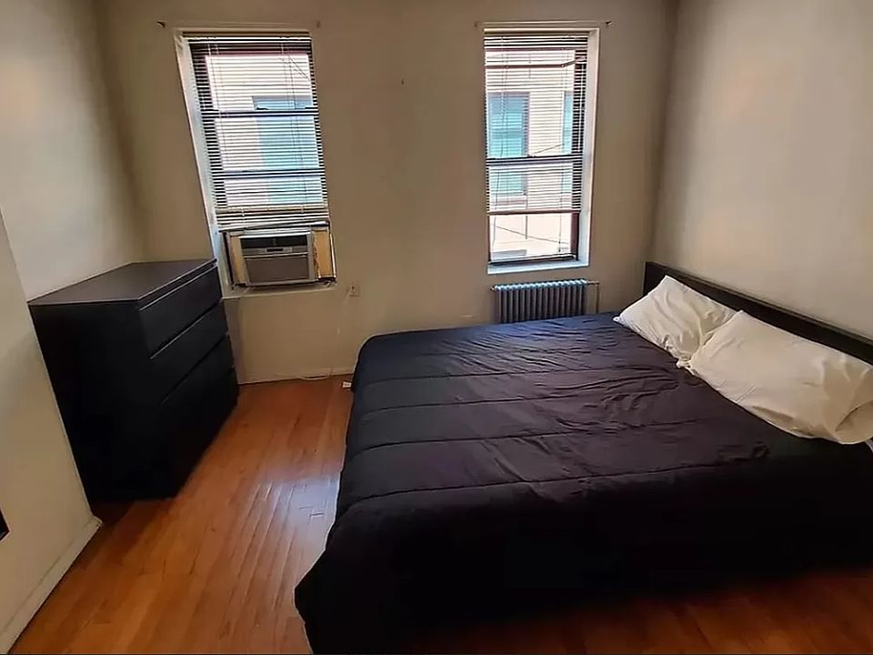 2nd image of 529 W 48th St APT 17