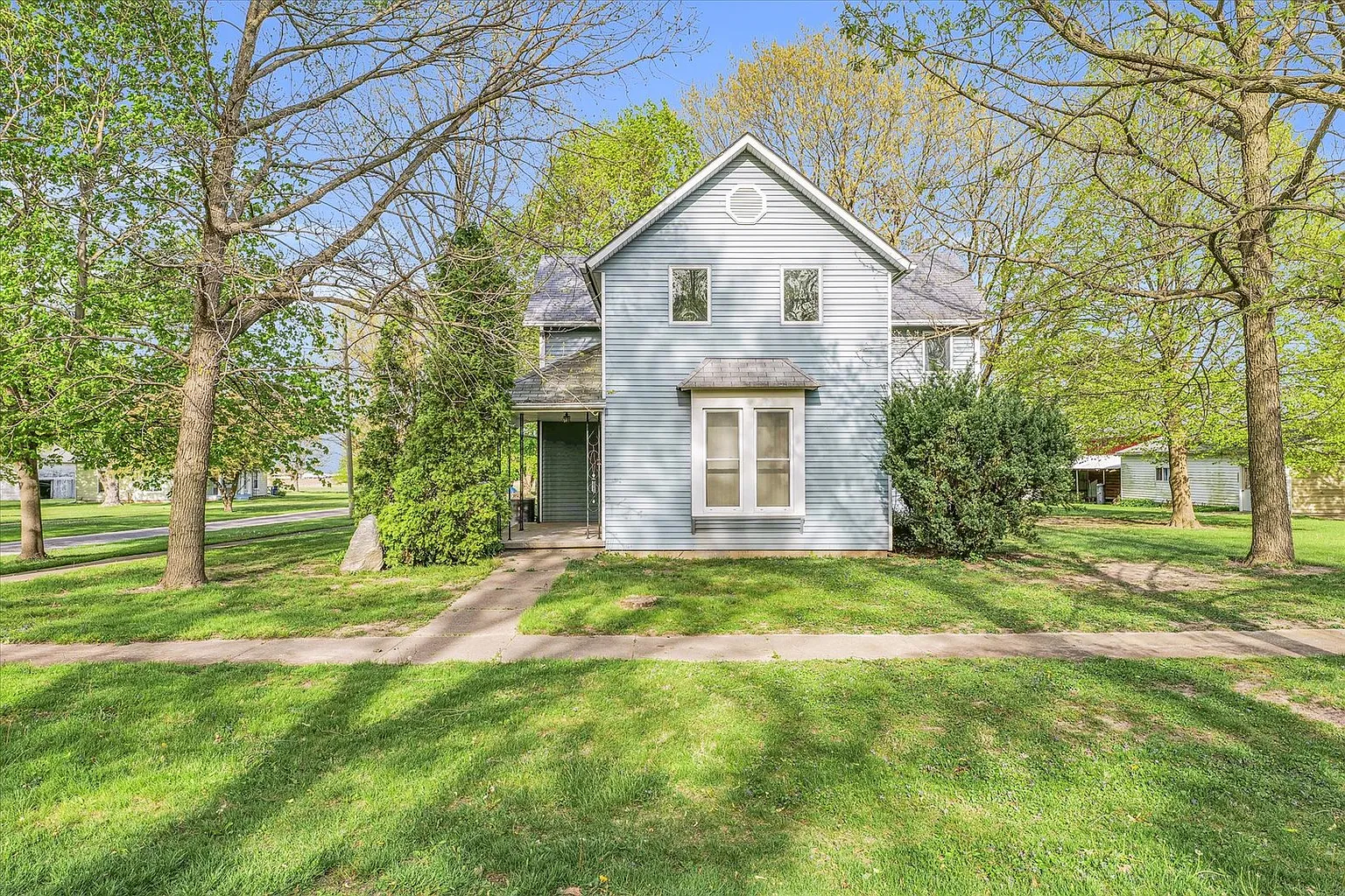 302 S Sanford St photo 1