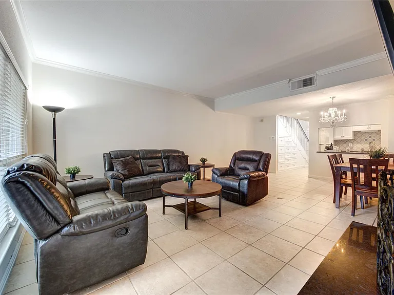 2232 S Piney Point Rd #110 — Photo 7