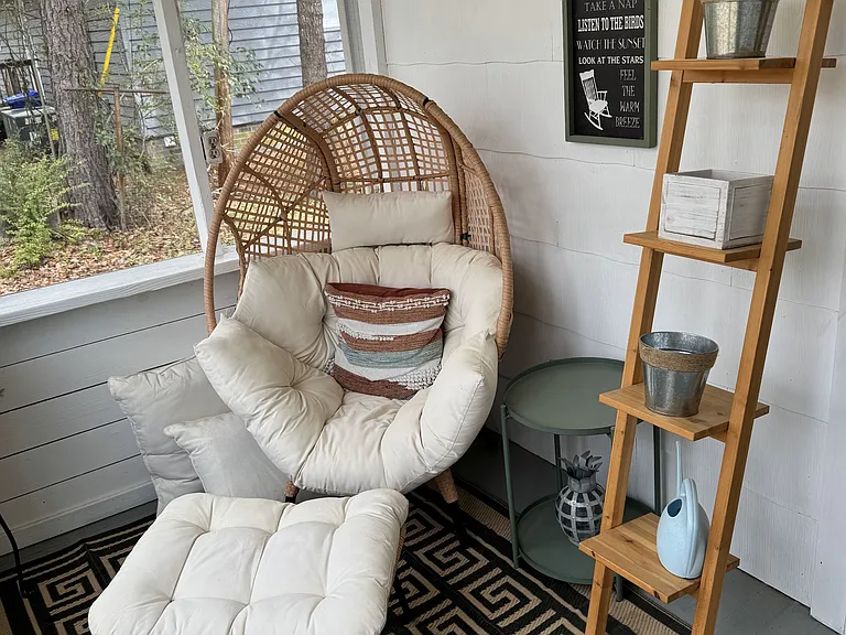 Back screened porch (furniture not included)