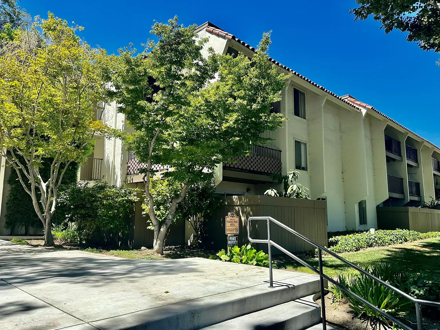 1750 Halford Ave — Photo 2