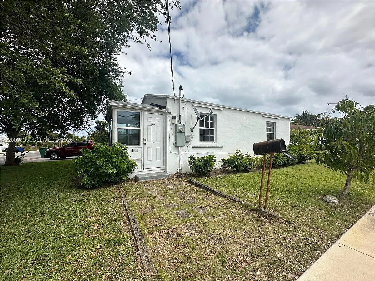 Photo 2 of 11 - 122 NE 2nd Ave - Hallandale Beach, FL Building Photo - 122 NE 2nd Ave
