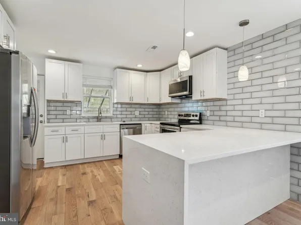 3609 Almond St, Philadelphia, PA 19134