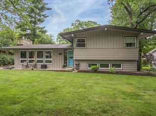 2304 Meadow Ln NE, Cedar Rapids, IA 52402