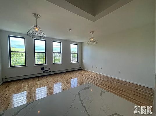 2nd image of 195 Richards St #4A