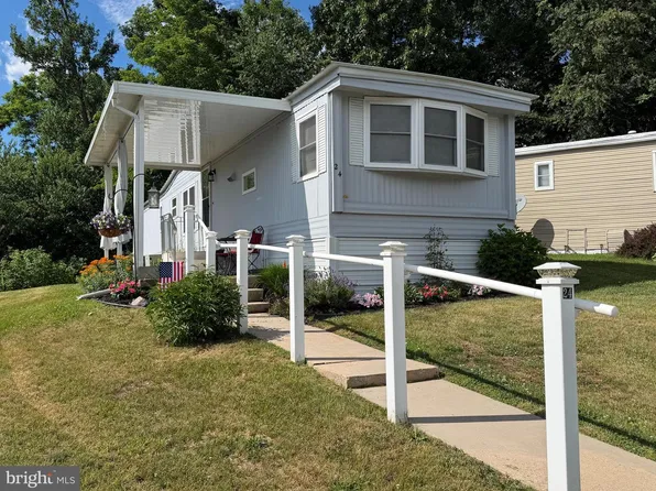 472 S Lancaster St Trailer 24, Lebanon, PA 17046
